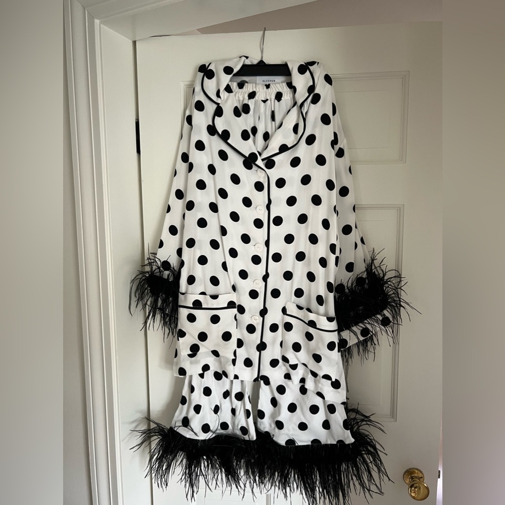 Sleeper pajamas size M like new
